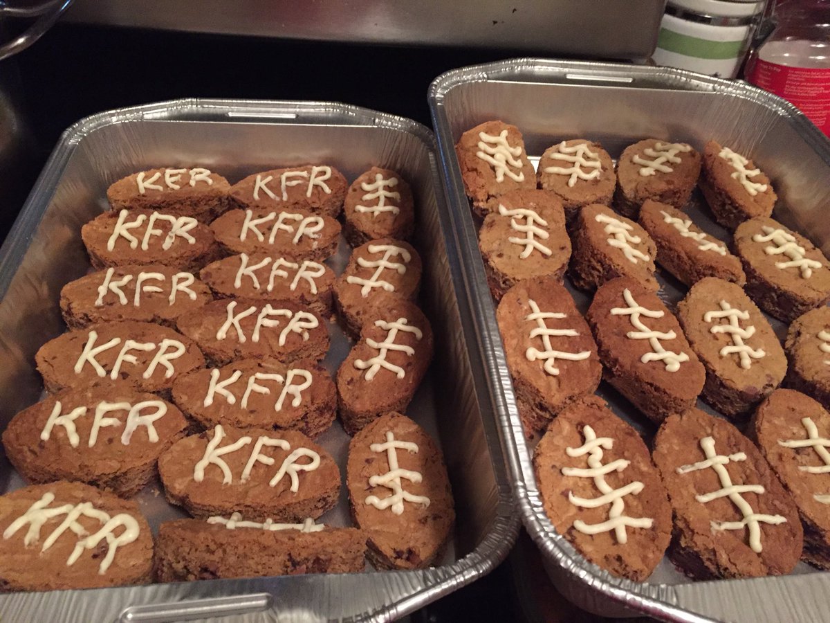 schwazz26's tweet photo. Made special football cookies for Michael’s team-go kilbourne https://t.co/JiNGnaWV0F