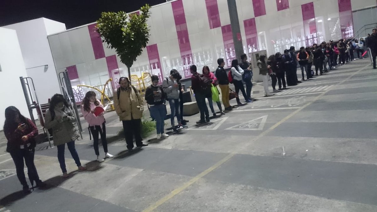 SecretariaIPN's tweet photo. #Día 4 siguen incrementando los usuarios politécnicos del @SistemaM1CDMX 😃  Los horarios de salida de  La Raza al Casco de Santo Tomás: 6:20 a.m. y 6:30 a.m. #Huelum @lcastuerahector https://t.co/sqg1UcU9XJ