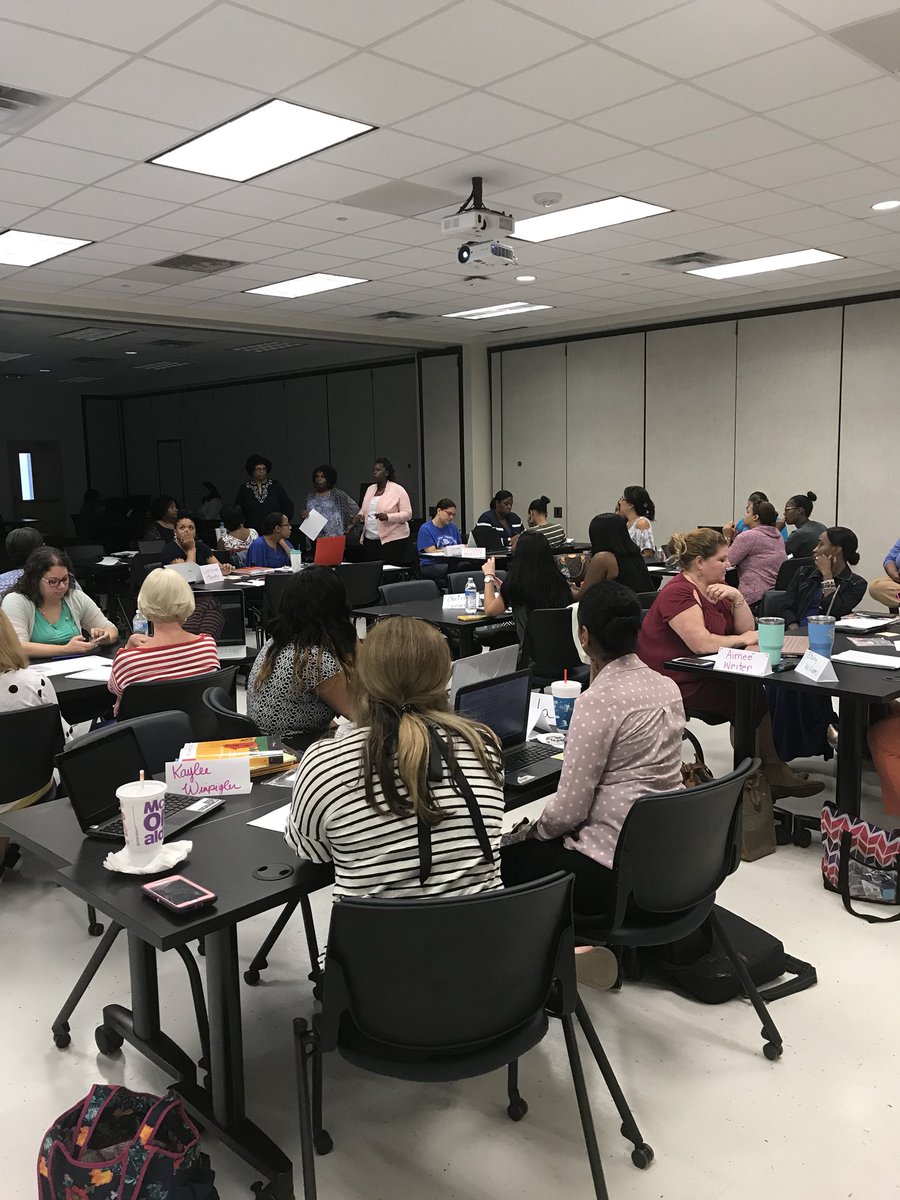 qtimoll's tweet photo. They had a choice & they came to learn #leadlearners #innovationway #buildebr https://t.co/PbEPWo558X