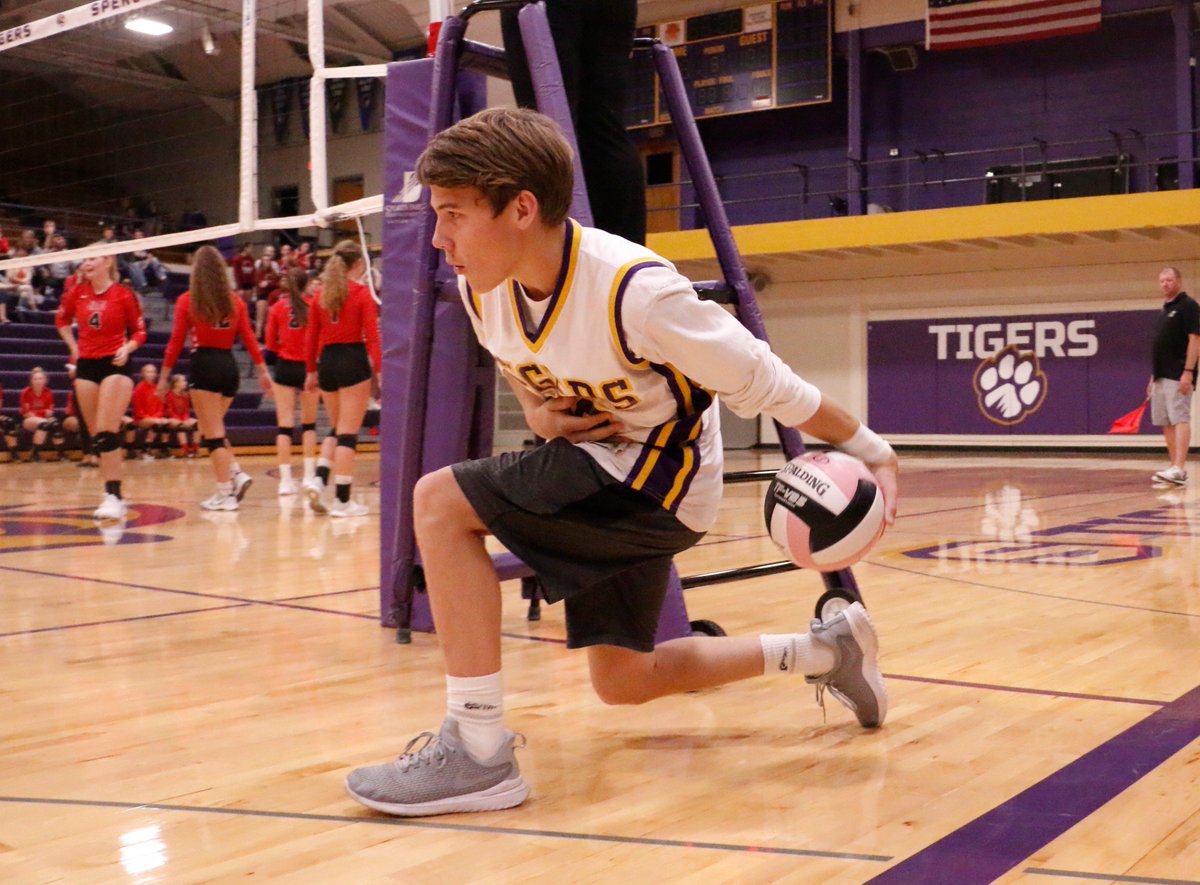 HawksBro's tweet image. @Coach_Petz might want to look out. His PG might switch to bowling this winter. #flawlessform