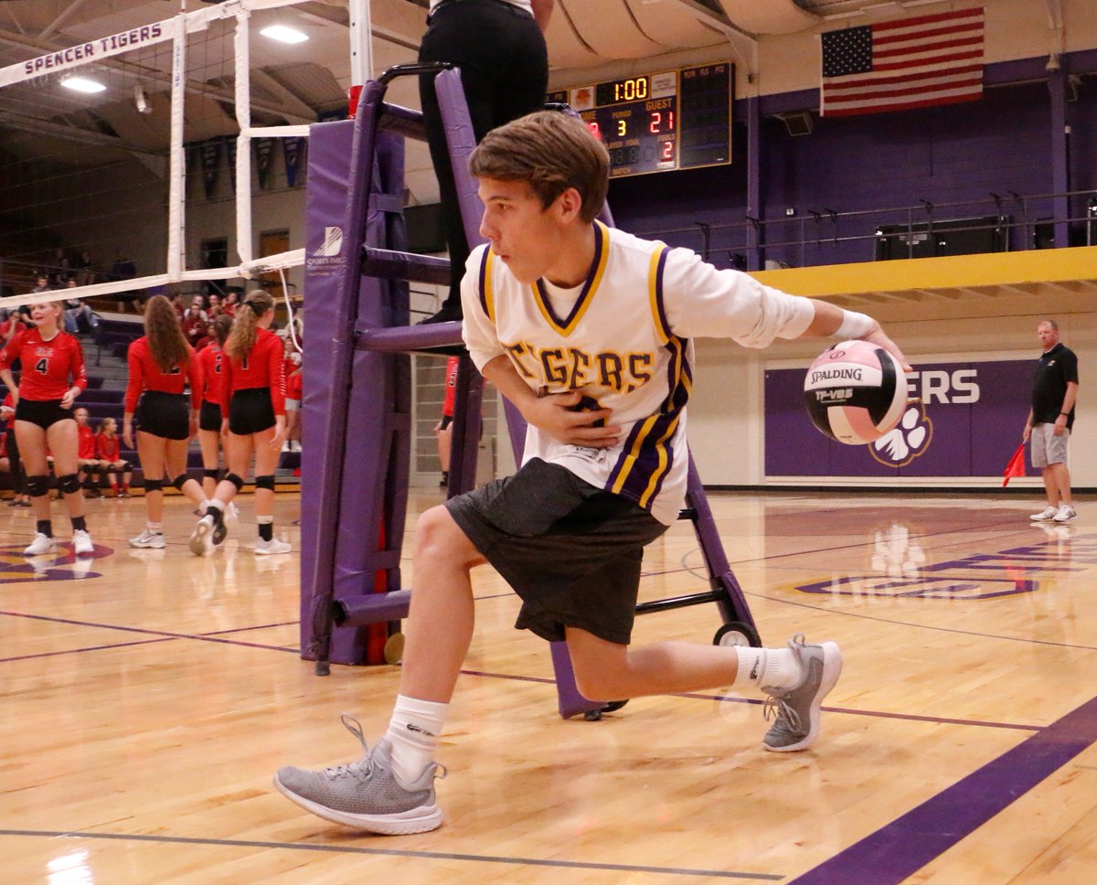 HawksBro's tweet image. @Coach_Petz might want to look out. His PG might switch to bowling this winter. #flawlessform