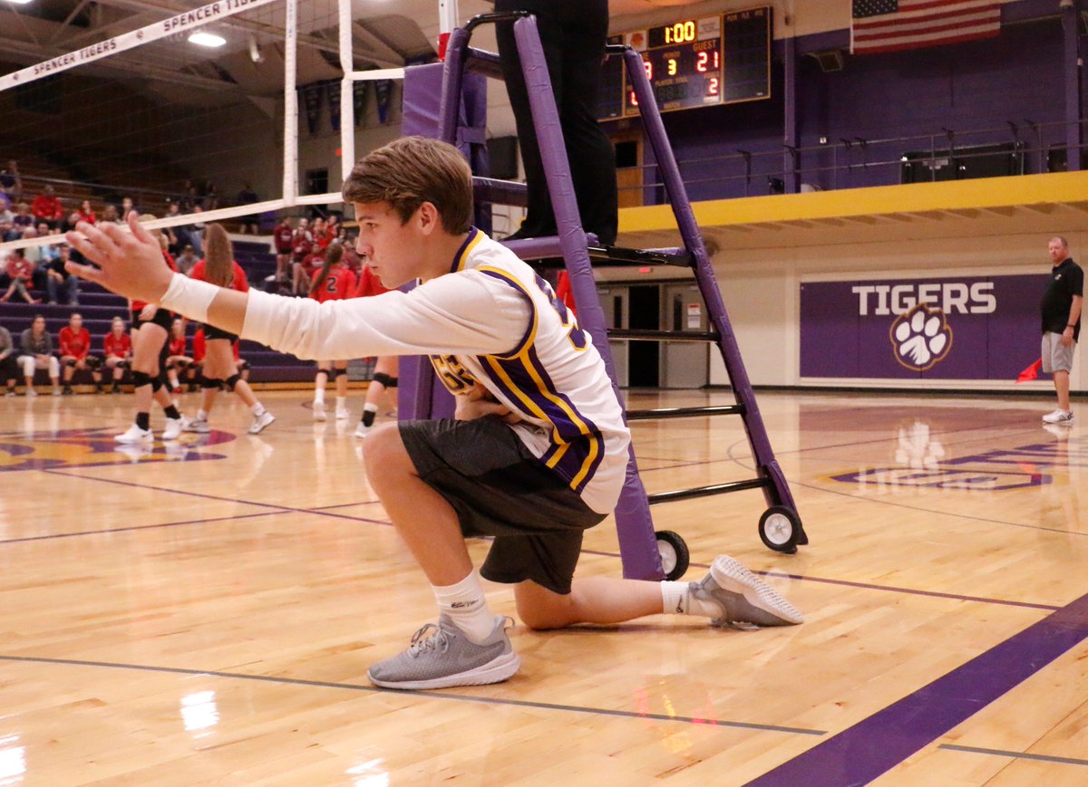 HawksBro's tweet image. @Coach_Petz might want to look out. His PG might switch to bowling this winter. #flawlessform