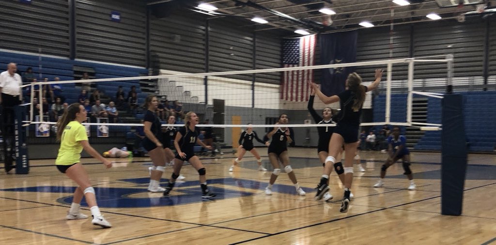ChelseaVball's tweet photo. Victory! Beat Lincoln 3-2! #TheTEAM @ChelseaBulldogs 💙💛🏐 https://t.co/2yFhuRzdgu