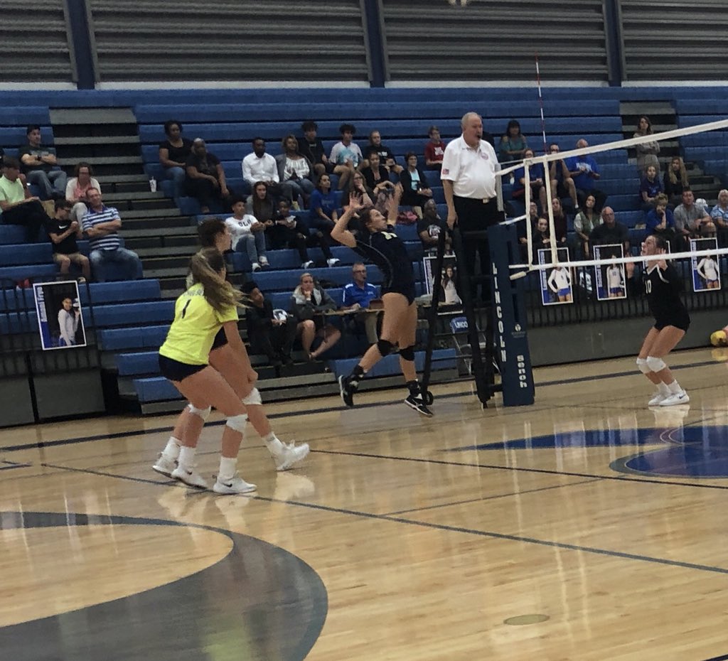 ChelseaVball's tweet photo. Victory! Beat Lincoln 3-2! #TheTEAM @ChelseaBulldogs 💙💛🏐 https://t.co/2yFhuRzdgu