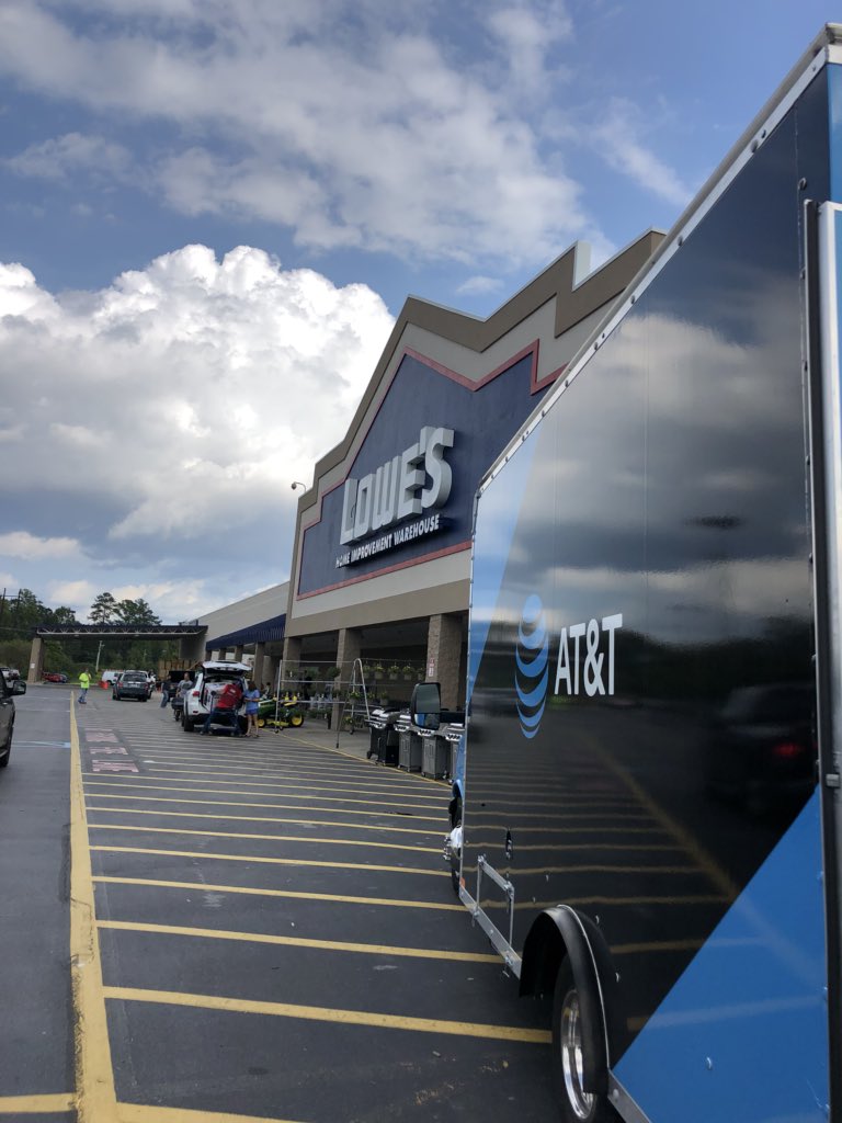 Bringing charging and water to New Bern @Loops_Salazar @TMidatlantic <a href="/mobilerichmond/">Richmond /Teays Valley Mobile Events</a> #findaway #HurricaneFlorence2018