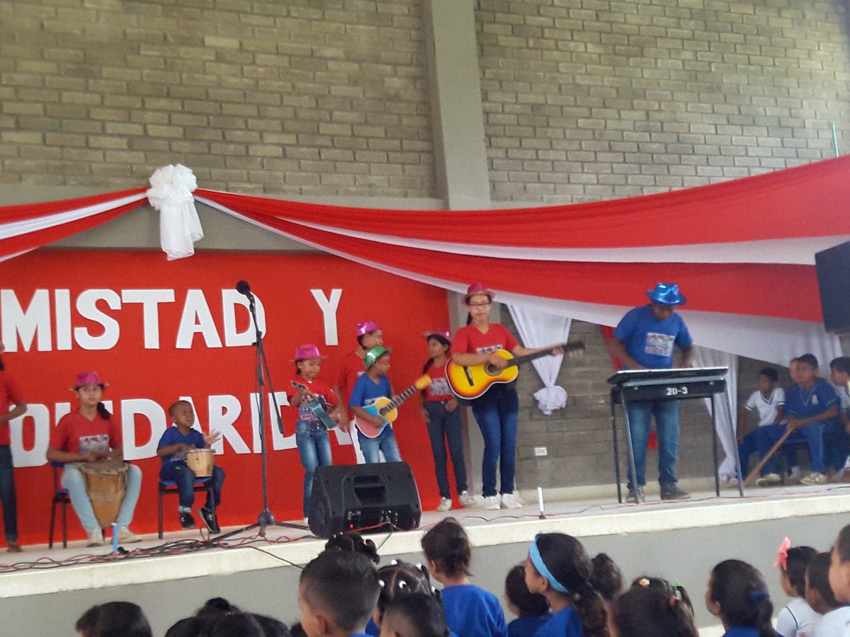 LuzStella0105's tweet photo. Hoy P.P.Inclusiva de la I.E. La Unión participando en acto cívico. Gracias por apoyar a estos niños.@Mineducacion @FundownCaribe @lcstella23 @urueta1981 @RREI_inclusiva @INCI_colombia https://t.co/0NpGdxWFWS