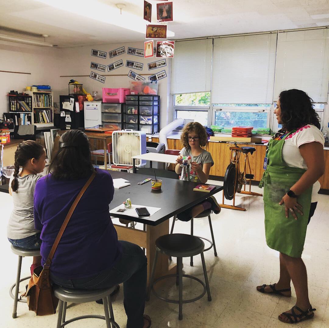 LincolnIrving1's tweet photo. #readmoline was a success at Lincoln-Irving! Gracias a todos! #leermoline https://t.co/cTFy1w1LAG