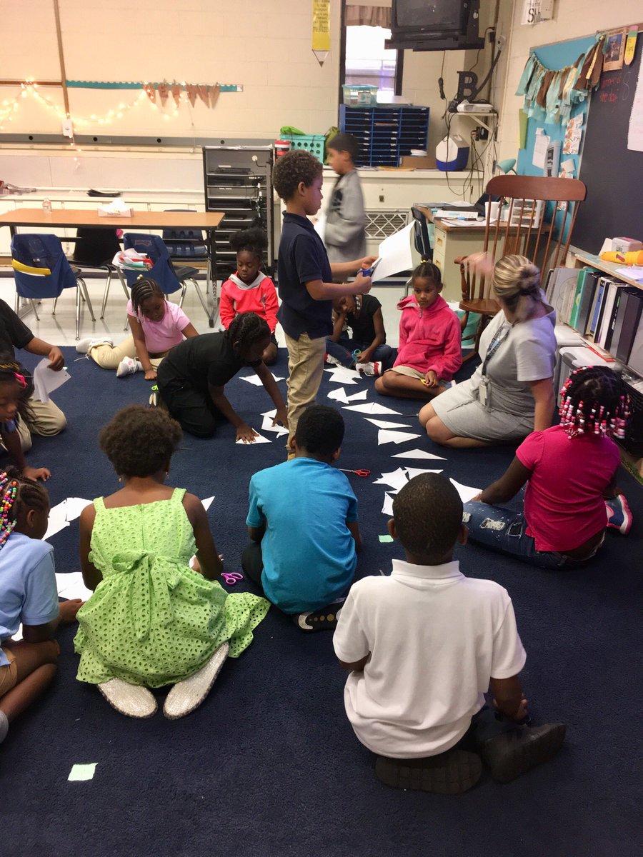 newsome_es's tweet photo. There is no “I” in team but surely one in Isosceles...great math lesson #Navigatorsrock #commitmentisnotaphase
#mathmatters #nnpsproud https://t.co/9FazUvT6dt