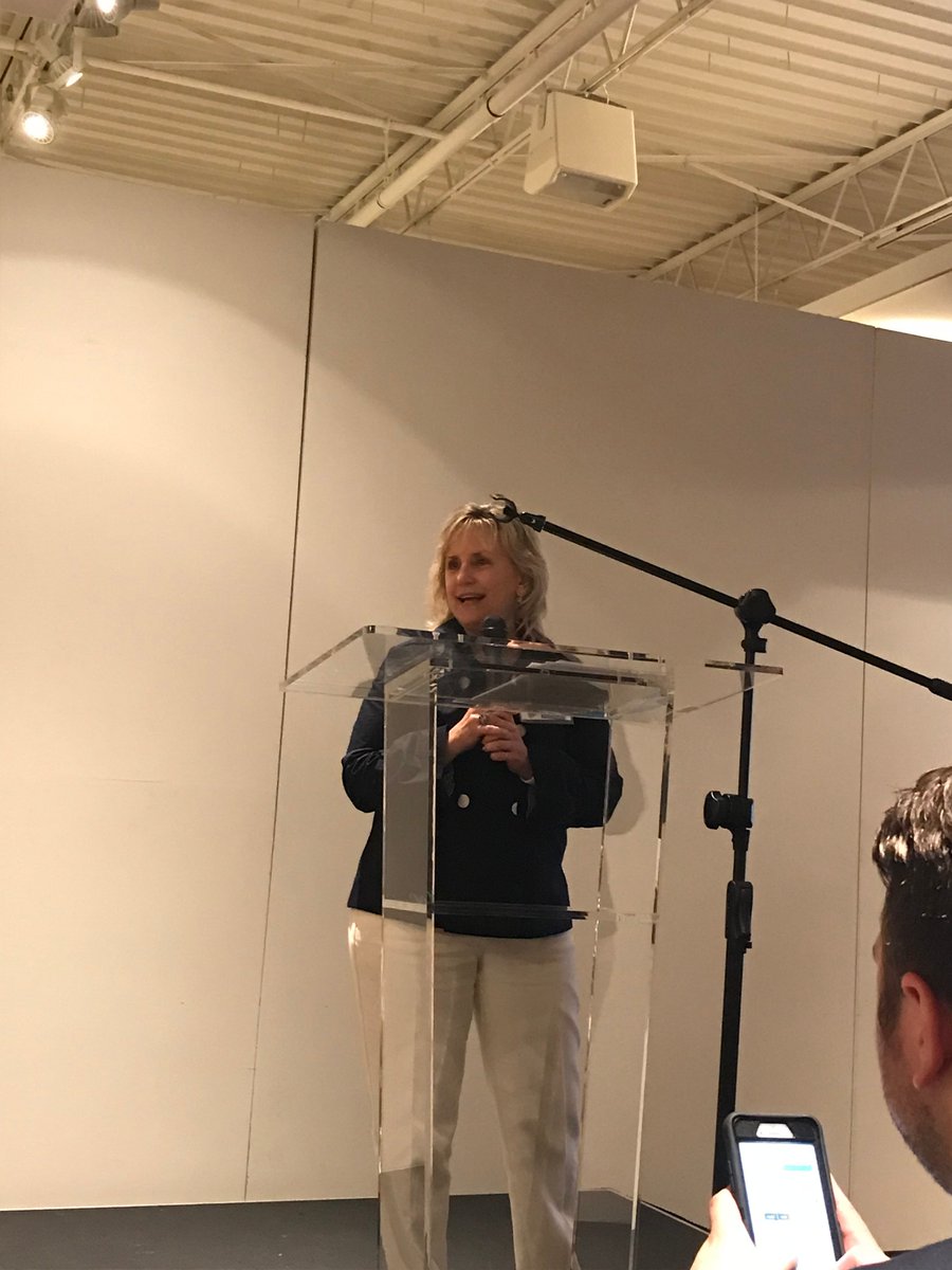 GKCPRSA's tweet photo. Congratulations Lydia Steinberg, Roger Yarrington PR Pro of the Year! #GKCPRSA #KCPRISM https://t.co/3Htj3LcAlm