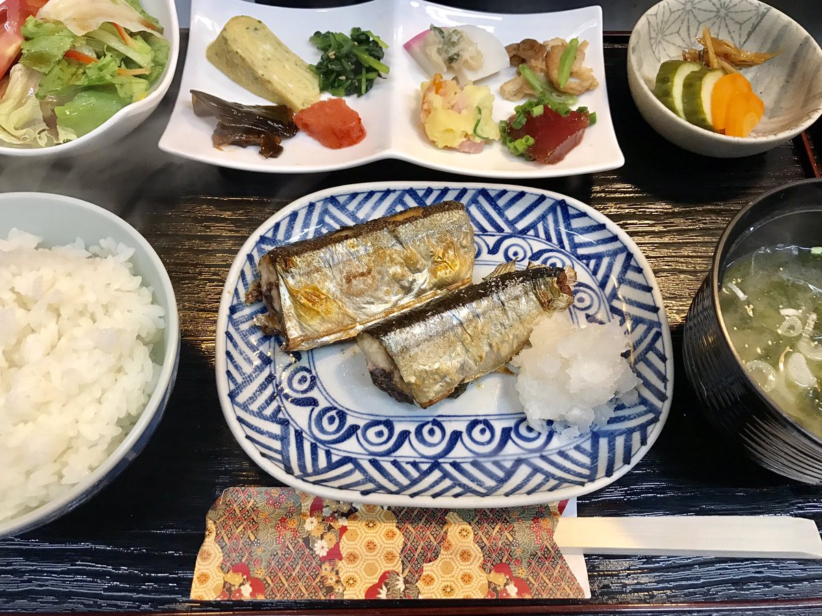 lunch_yoshi's tweet photo. ☔おはようございます☔

♡本日のランチメニュー♡

A 生姜焼き ランチ  ￥600
B 塩さば ランチ￥600
C チキンカツ ランチ ￥600
ご来店お待ちしております🌸

写真→昨日ランチ🍴( ¨̮  )💕
さんま塩焼きランチ♡

ご意見、ご感想🌸 リクエスト
お待ちしております✨
#ﾗﾝﾁ #茅ヶ崎 #佳 #一坪亭 https://t.co/VAiJi0INrY