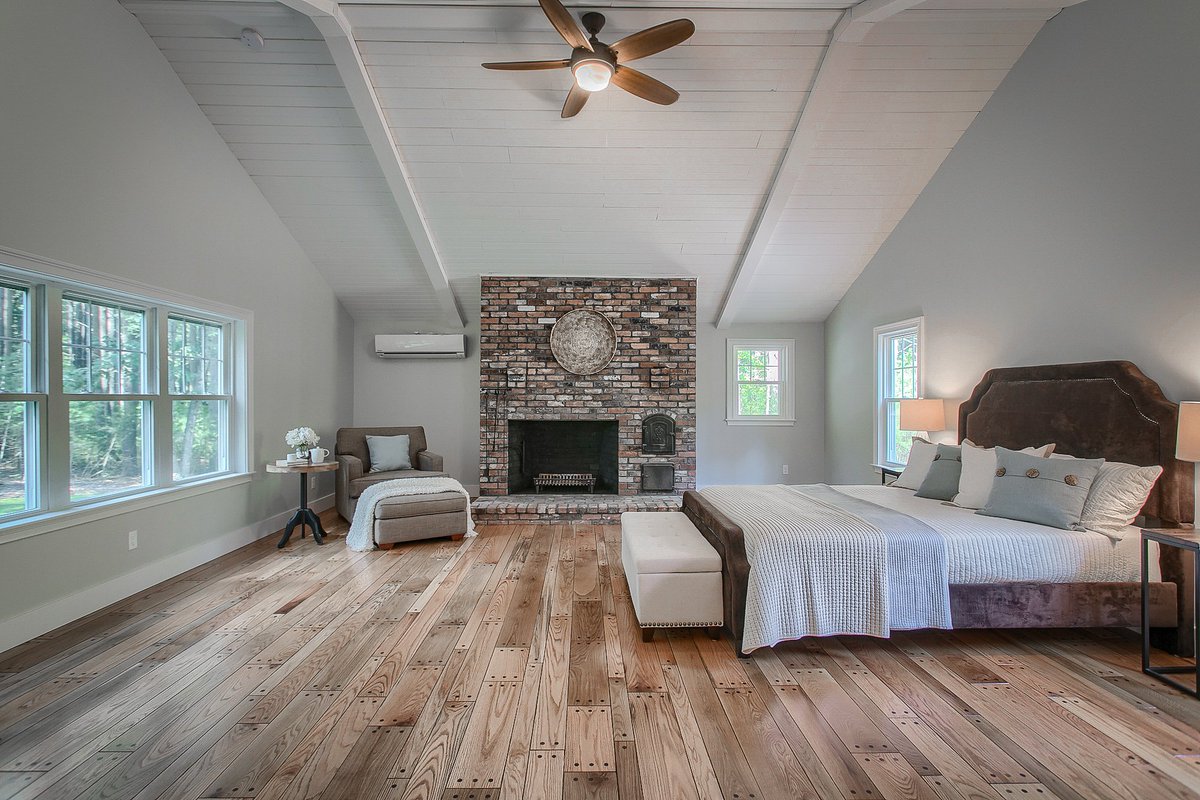 BuildGS's tweet photo. Now, this is a master bedroom! This is from one of our most recent builds on Hunters Ridge. Be sure to like and follow us to see all of our custom work! ⠀⠀⠀⠀⠀⠀
⠀⠀⠀⠀⠀⠀
#YourHomeYourStyle #MasterBedroom #LuxuryHomes #InteriorDesign #Homes https://t.co/mb9JKXF6oA