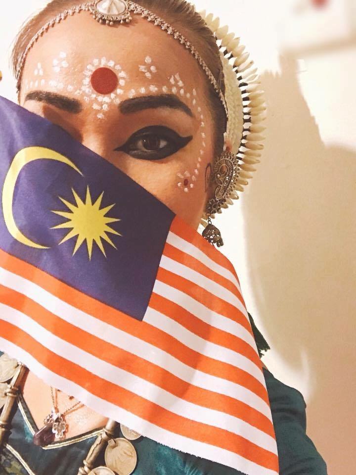yoodoMY's tweet photo. An Odissi dancer with the Sutra Foundation under the legendary Ramli Ibrahim, Tan Mei Mei says she would continue dancing even without the paycheck. See more on our Instagram! #youdoitbetter #IndividuMerdeka #MerdekaData
๐ท credit: S. Magendran (Sutra Foundation) https://t.co/9DiSpJUcXq