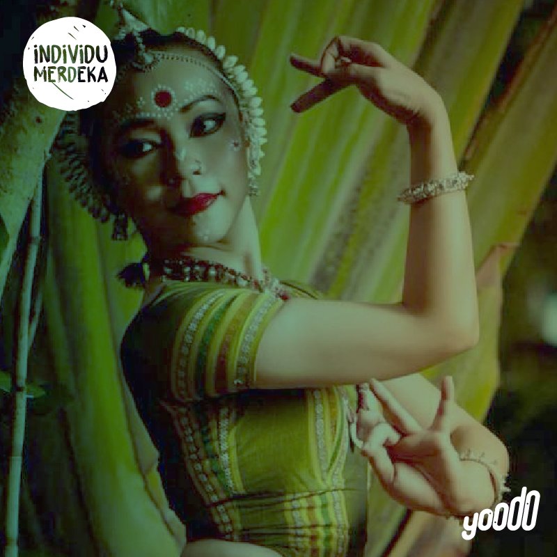 yoodoMY's tweet photo. An Odissi dancer with the Sutra Foundation under the legendary Ramli Ibrahim, Tan Mei Mei says she would continue dancing even without the paycheck. See more on our Instagram! #youdoitbetter #IndividuMerdeka #MerdekaData
๐ท credit: S. Magendran (Sutra Foundation) https://t.co/9DiSpJUcXq