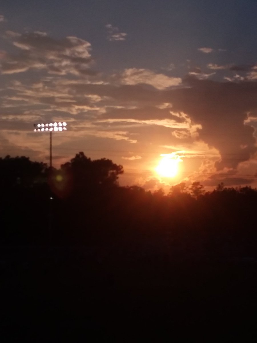 Lex_Richardson5's tweet photo. @JaymeKingFox35 #snapthesun Thursday night lights in Citrus County! Lecanto High School. https://t.co/yrtAKJHPMr
