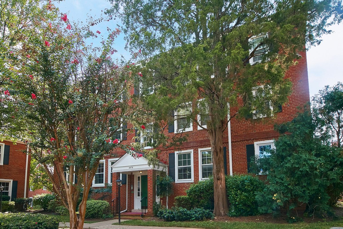 Gresh_Group's tweet photo. PRICE IMPROVEMENT!
2876 S ABINGDON ST #A2, ARLINGTON, VA 22206
New List Price $359,900
Fairlington Villages Barcroft model 2-level condo w/1 BD, 2 full BA &amp; a flexible all-one-level den area downstairs w/a private entrance. H/W floors on main... https://t.co/dio3mTGqX3 https://t.co/WFLbaxoNvK