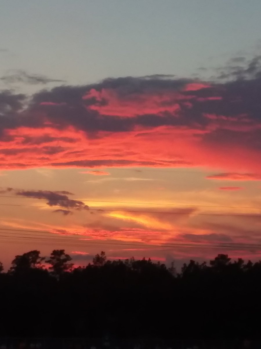 Lex_Richardson5's tweet photo. @JaymeKingFox35 #snapthesun #NOfilter ! Amazing football sunset in Lecanto! Citrus County https://t.co/f2r50jMIHp