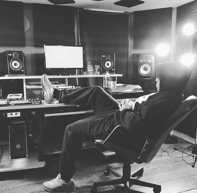MajikNinjaAust's tweet photo. Our dude @iamtheroc doesn't stop!!!
Hit up the #MNAShop for all of you #TheROC audio needs including #DigitalVoodoo:
https://t.co/6cnM8Q0GOn
#MNE2018 #MajikNinjaEntertainment #MajikNinjaAustralia https://t.co/pJjgcV2Ala