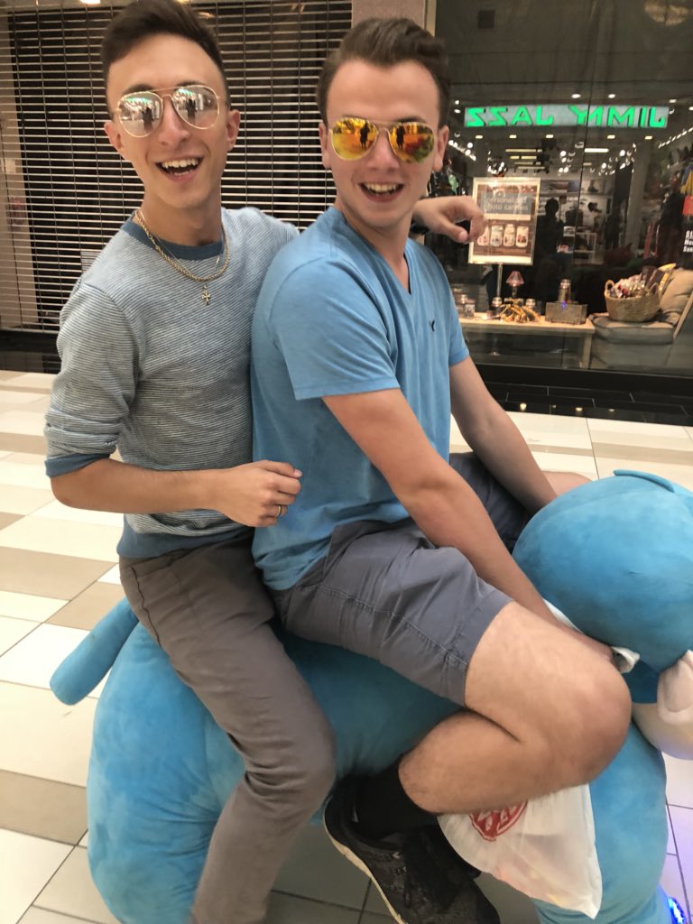 DavernMax's tweet photo. Think I’m maturing in college? Think again. #alwaysyoung #stripperpolefuture #cantstayserious #onmyknees #furrylifewiththeboys #whyamipostinghashtags https://t.co/zLDOBtdna8