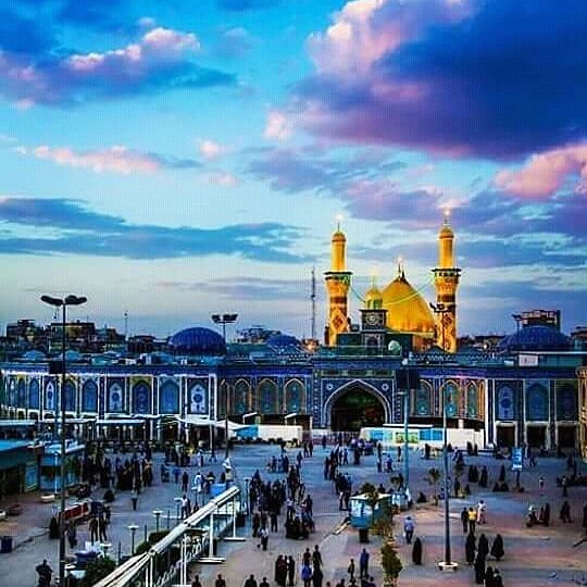 iammomin__'s tweet image. 10- मुहर्रम उल हराम। ।
आशूरा का मुबारक दिन, हज़रत इमाम हुसैन की शहादत, जिसनें करबला की तपती रेत इस्लाम को रहती दुनिया तक अमर कर दिया और ये सन्देश दिया कि सच्चाई और ईमानदारी कभी भी तरह समझौता नहीं किया जा सकता है।
#HussainSaveHumanity