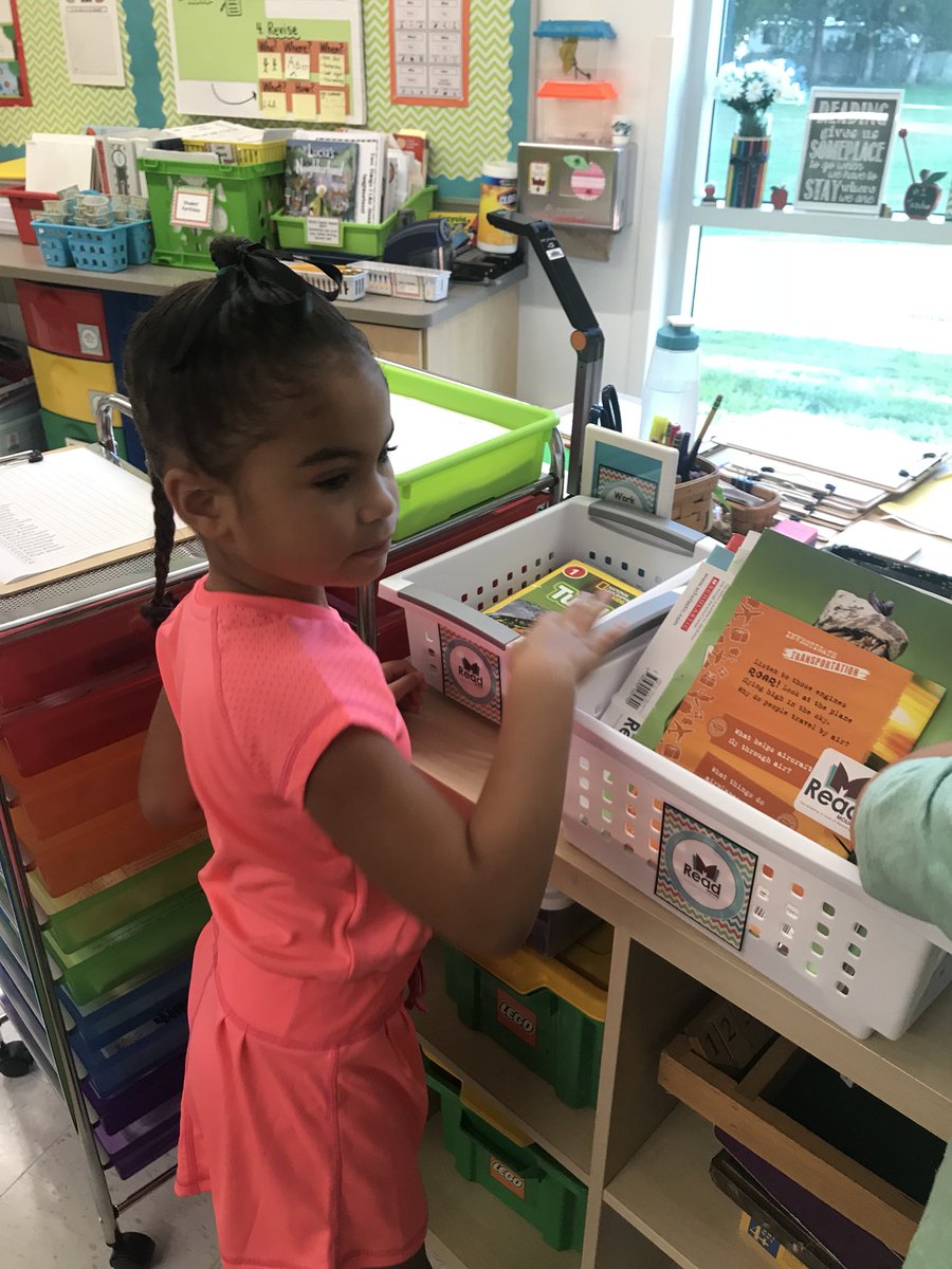 MrsBeckyComp's tweet photo. @Hamfamwildcats First Graders love choosing a new @ReadMoline book each morning to take home that day!📖 #molinepride https://t.co/ryKNX8IA1F
