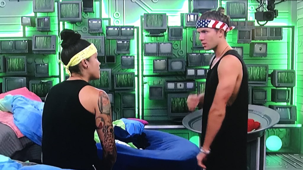 arisacox's tweet photo. How could Angela have guessed that they had a Final 2 WHERE WERE THE SIGNS #twinsies #BB20 https://t.co/jPseE5dOqL