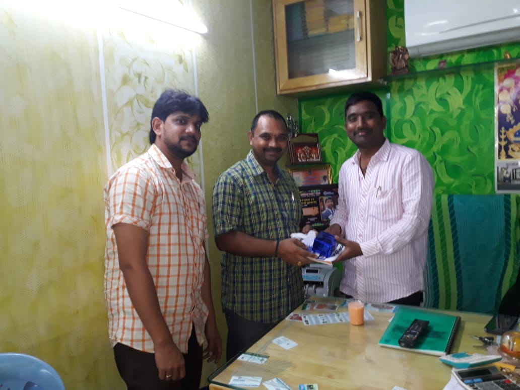 JciTuni's tweet photo. Wishing our members on their birthdays and also collecting KERALA FLOOD RELEIF FUND from the birthday boys.#jci #jciindia #zone4 #savekerala #changebeginswithme #jcitunijewels #im4u #impact #community #service https://t.co/ufXhu49pAe