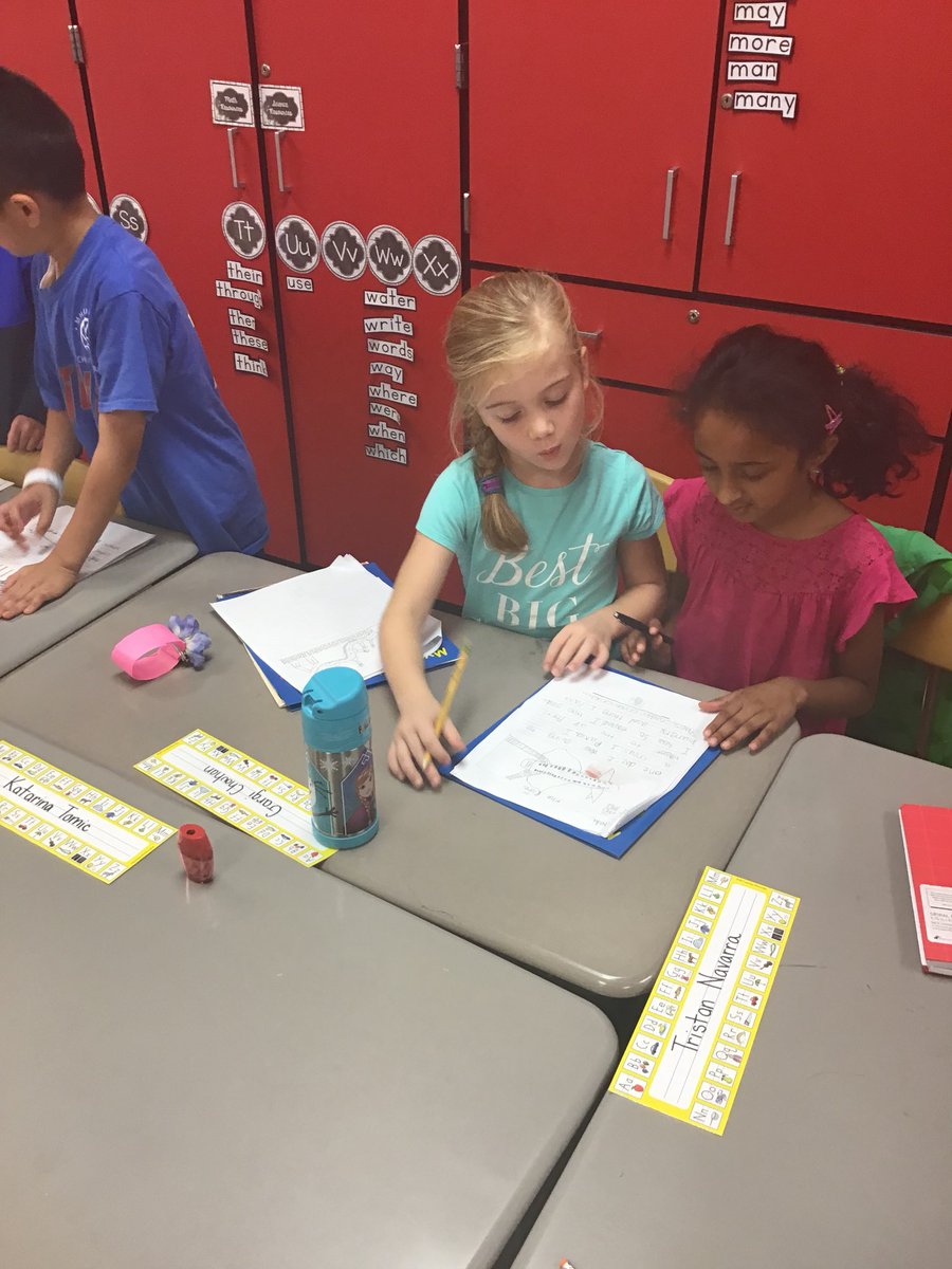 EwaDabrowska11's tweet photo. Check out these second grade writers giving each other feedback on their writing today! #hamiltonhawks #oneTroy @HamiltonHawks82 https://t.co/fGh2bceMI6