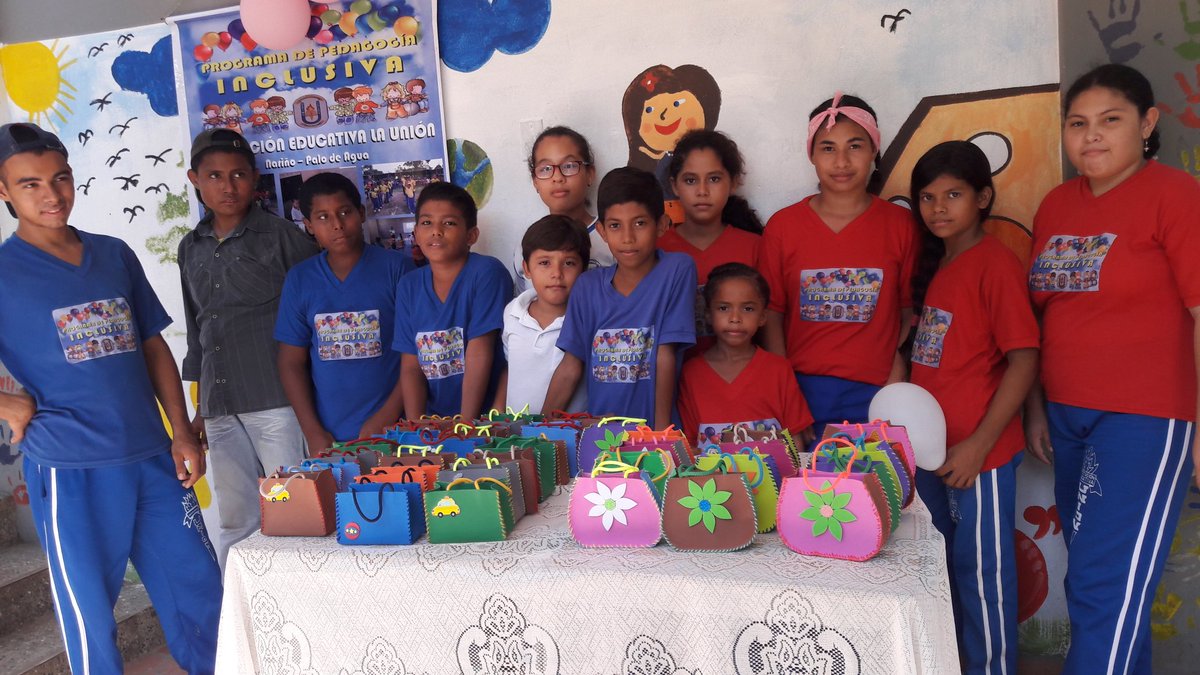 LuzStella0105's tweet photo. Compartiendo con mis niños una tarde de alegria y amistad. P.P. Inclusiva de la I.E. La Unión.@urueta1981 @lcstella23 @fainrase https://t.co/8zQnQBFOcb