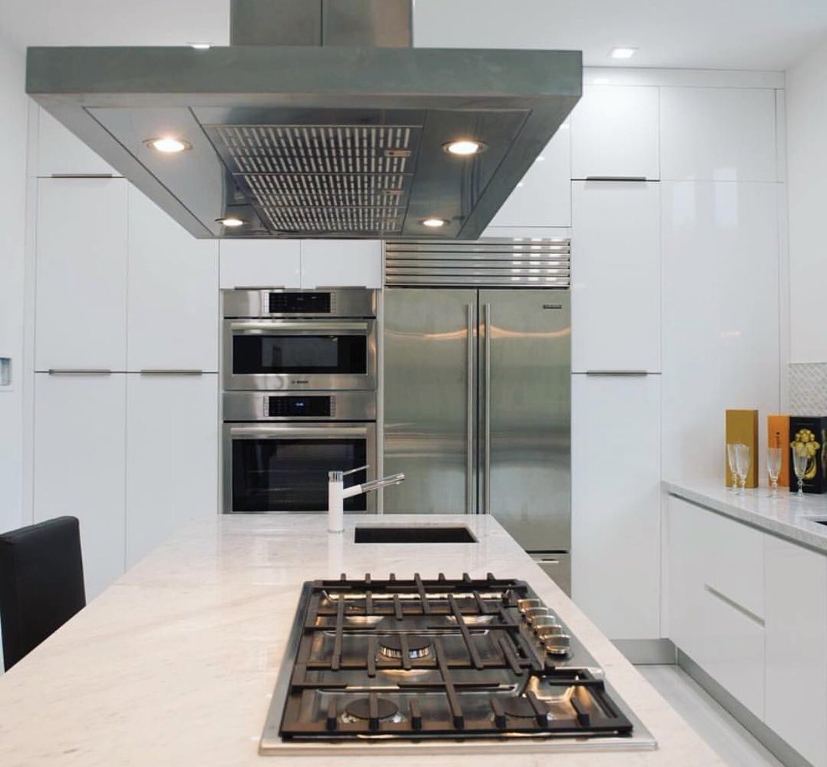 groupeuroprojec's tweet photo. Thursday views ๐๐ผ Exquisite kitchens like this one can be yours! #miamilakes #miamiprojectmanagers #dwanewade #miamiproject #miamiremodeling #broward #hallandalebeach #miamirealrstate #hallandalerealestate #elledecor #miamidevelopers #architecture #design #miele #subzero https://t.co/RXTiUWKMUV