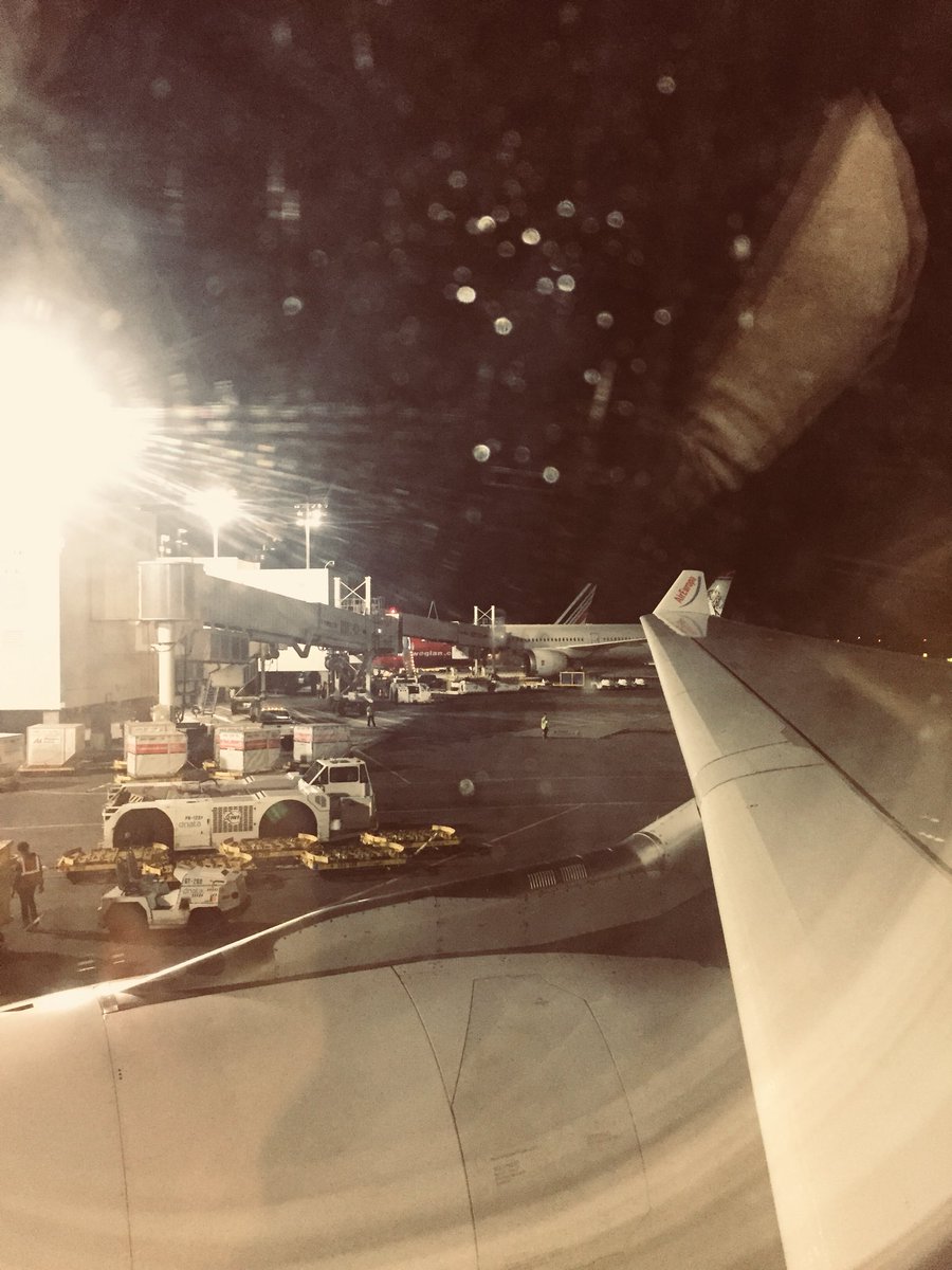 LauraMichele17's tweet photo. On my way to London! 😊❤️🇬🇧 See you next month, NYC! https://t.co/7kHYhpg2Rw