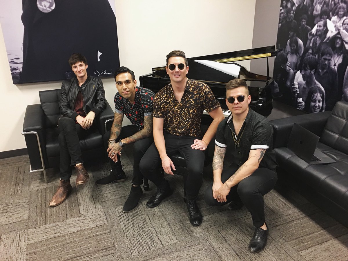 modelslaves's tweet photo. @The_Eiffels: 'Great time performing some songs for @Topgolf at @CenterStagingLA today

#TopGolf #CenterStaging #WhoWillRockYou #Indie #IndieRock #IndiePop #Alternative #TheEiffels ' https://t.co/jIpx2BxWKv, see more https://t.co/9sI67SoYsl