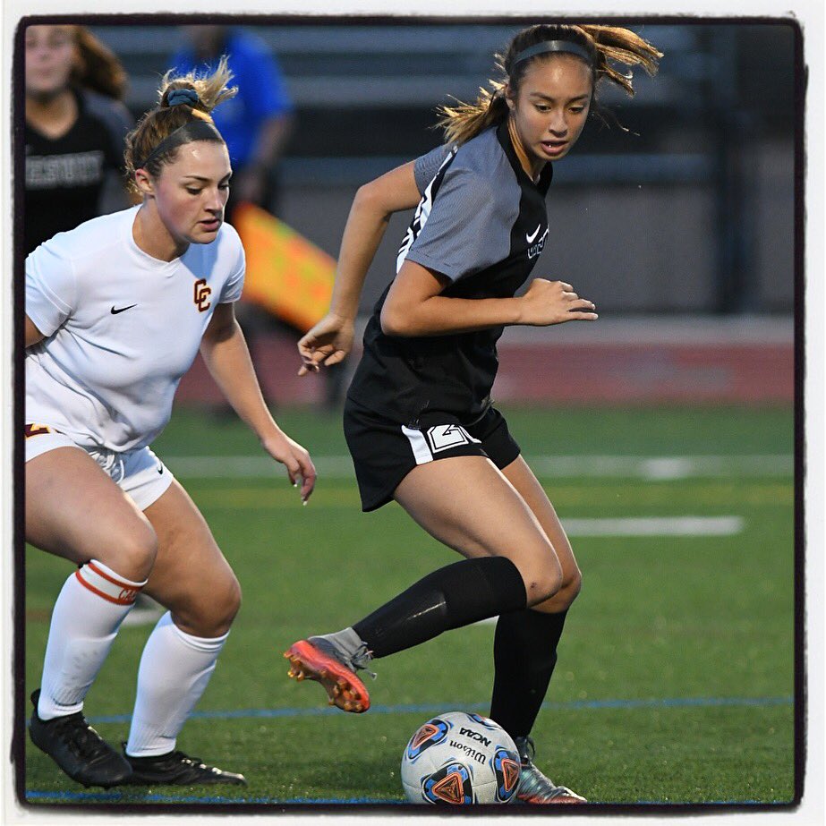 CandidEyePhoto's tweet photo. Katie Duong gets the crusaders in the board first ; Jesuit up 3-0 over #CentralCatholic early in first half | #OSAA #JesuitSoccer #JesuitCrusaders #SaderNation #JesuitHighPDX @TheSaderNation @JesuitHighPDX (📷©️https://t.co/4EfRFELCrM) https://t.co/t4gLoB6ux9