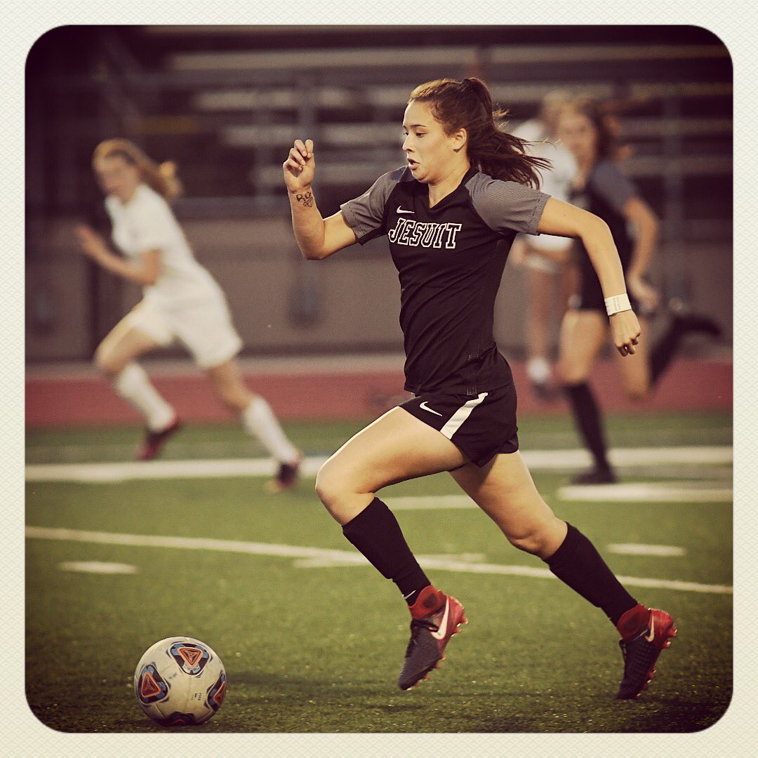 CandidEyePhoto's tweet photo. Katie Duong gets the crusaders in the board first ; Jesuit up 3-0 over #CentralCatholic early in first half | #OSAA #JesuitSoccer #JesuitCrusaders #SaderNation #JesuitHighPDX @TheSaderNation @JesuitHighPDX (📷©️https://t.co/4EfRFELCrM) https://t.co/t4gLoB6ux9