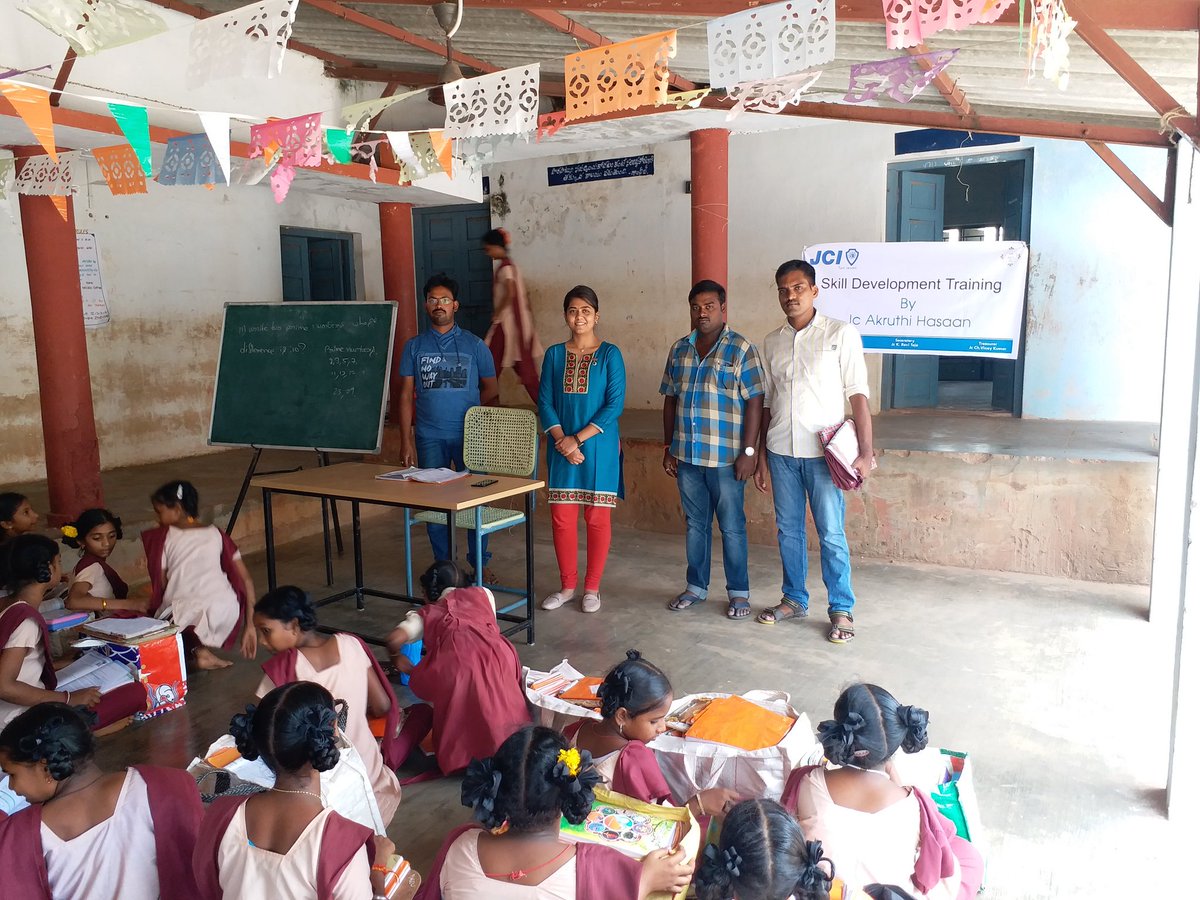 JciTuni's tweet photo. Orgainsed SKILL DEVELOPMENT TRAINING by JC AKRUTHI HASAAN at AP gurukul patasala to the students and its a wonderful change seen after the training #jci #jciindia #training #im4u #changebeginswithme #impact #zone4 #skilldevelopmenttraining # https://t.co/kkCFvMSoj1