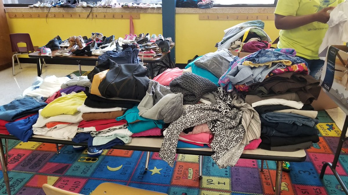 Our first Title I meeting and Curriculum Night. Parents had the chance to learn about what their child would be learning this quarter.  We had a raffle, gave away clothes, and had a delicious meal. 
"Teamwork Makes the Dream Work" #HWESDreamteam <a href="/Title1wsfcs/">WS/FCS Title I Department</a> <a href="/wsfcs/">WS/FC Schools</a> <a href="/kjordan_hwes/">Kenneth Jordan</a>