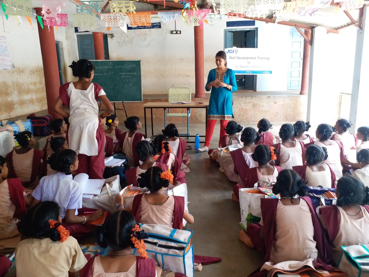 JciTuni's tweet photo. Orgainsed SKILL DEVELOPMENT TRAINING by JC AKRUTHI HASAAN at AP gurukul patasala to the students and its a wonderful change seen after the training #jci #jciindia #training #im4u #changebeginswithme #impact #zone4 #skilldevelopmenttraining # https://t.co/kkCFvMSoj1