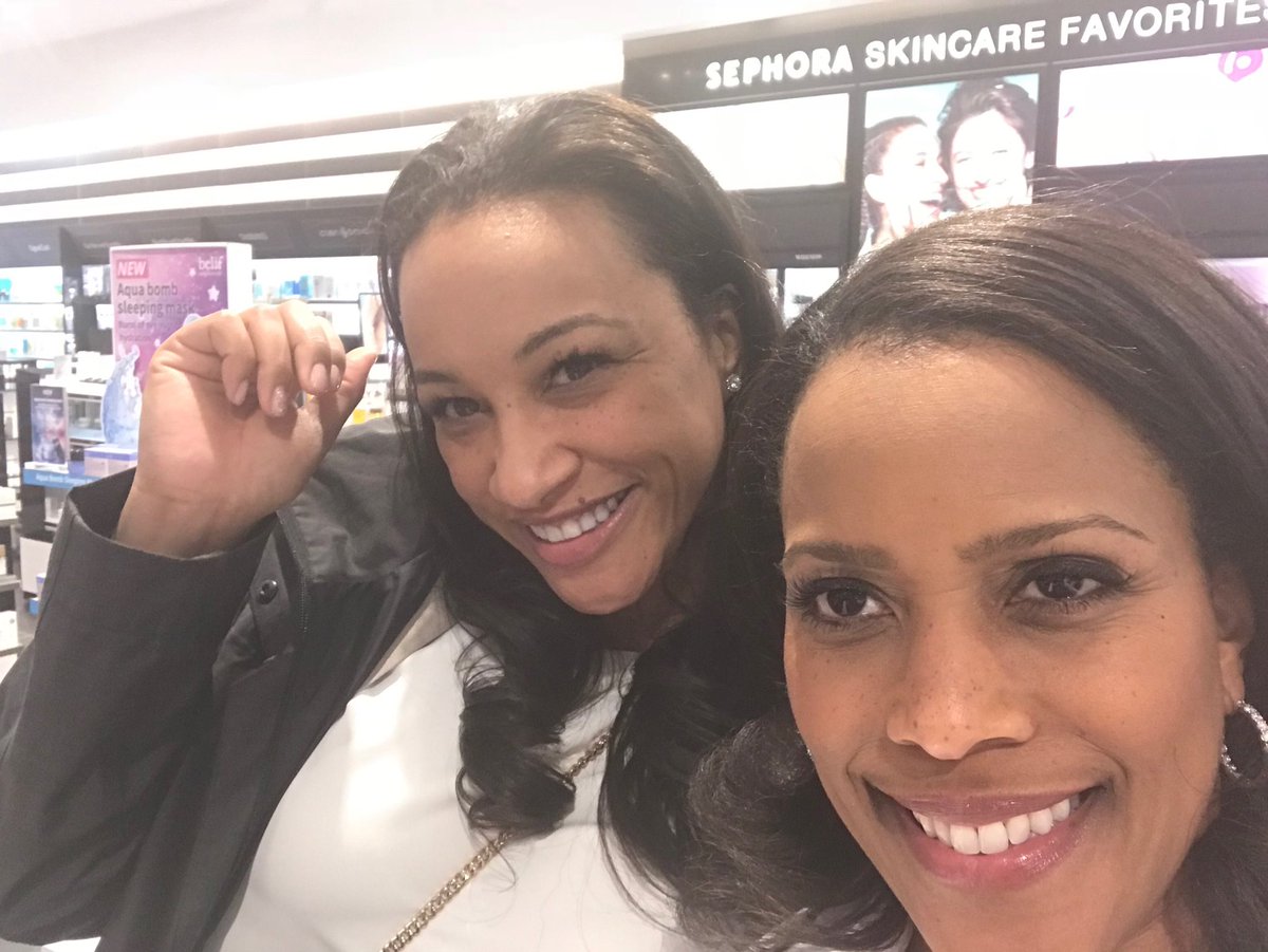JanetChess's tweet photo. ‘Cause at the end of a long day, ⁦@Sephora⁩ is always a welcomed distraction. 💫

#microsoftlife 
#WhenWorkIsLikeFamily 
#myPacNWlife https://t.co/sWDy9LRSPk