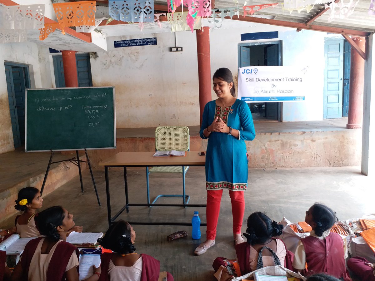 JciTuni's tweet photo. Orgainsed SKILL DEVELOPMENT TRAINING by JC AKRUTHI HASAAN at AP gurukul patasala to the students and its a wonderful change seen after the training #jci #jciindia #training #im4u #changebeginswithme #impact #zone4 #skilldevelopmenttraining # https://t.co/kkCFvMSoj1