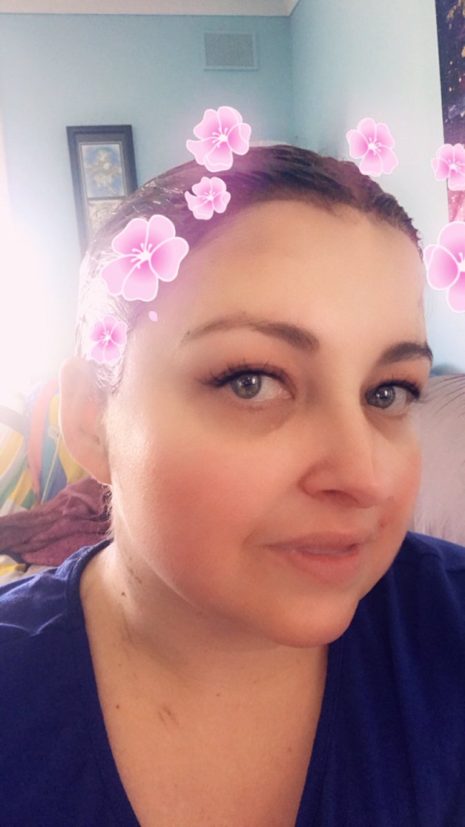 roxy_melz's tweet photo. I’m sick but colouring my hair to give me a pick me up #colouringhair #brownwithhighlights #sick #pickmeup https://t.co/IPnYsQv8Ay