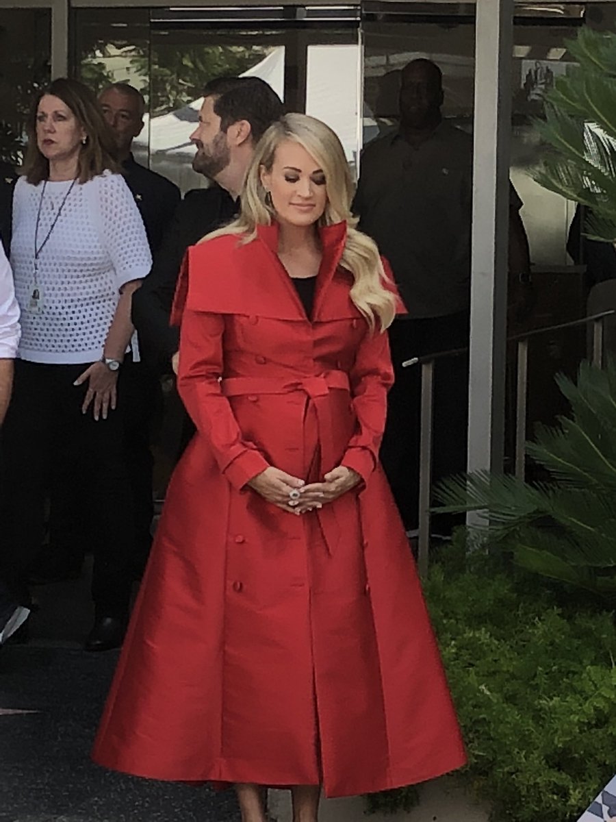 ablessedfangirl's tweet photo. Unbelievable day! So blessed I have a good job I can take a day off!! Congrats!@carrieunderwood 🤠⭐️❤️🎶👠 So honored I got to be there. @wofstargirl You are so talented at your job! #hwof #starceremony #frontrow #pressphotos #funtobeafan https://t.co/cZblTc1Ari