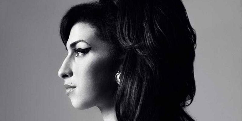 Acaba de salir a la luz el primer avance de lo que será el documental basado en la vida de Amy Winehouse, mismo que se llamará “Back to Black“. buff.ly/2prkS6E