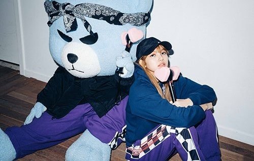 X Girl Nonagon Lisa X Girl Store Osaka限定発売 9 21 金 発売 X Girl Nonagon コラボでもルックブックのモデルを務めたblackpink Lisa とnonagonのコラボレーションアイテムがx Girl Store 大阪の 2店舗 限定で発売 ぜひ店頭にてご覧