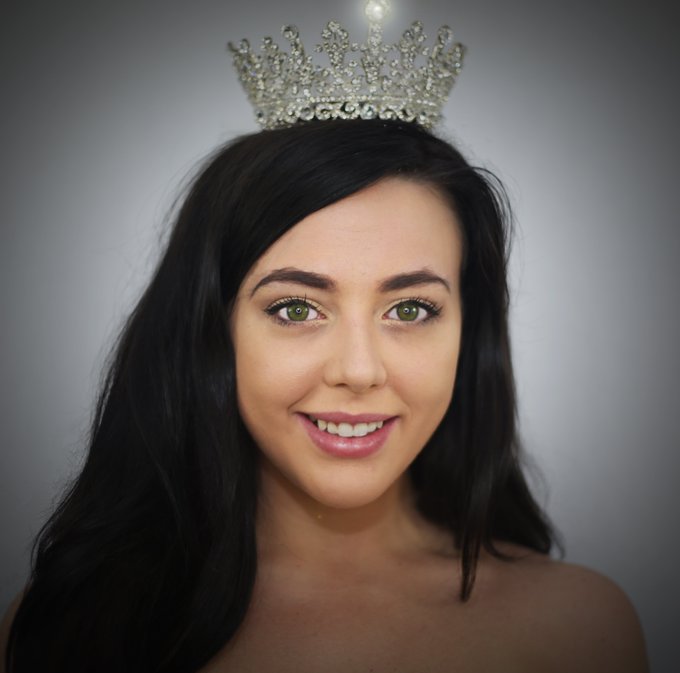 Happy Birthday @whitneywrightx ! https://t.co/nrBUaz7grP<a class="tags" href="/tag/whitneywrightx">@whitneywrightx</a>