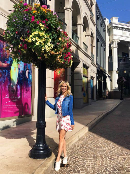 It&rsquo;s officially fall! Which means I&rsquo;m going to wear the exact same dresses I wore all summer and just<a href="/tag/smile"class="tags"><span>#smile</span></a><a href="/tag/beverlyhills"class="tags"><span>#beverlyhills</span></a><a href="/tag/happygirl"class="tags"><span>#happygirl</span></a><a href="/tag/fall"class="tags"><span>#fall</span></a>