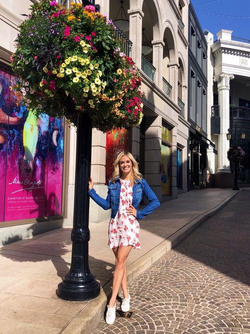 It&rsquo;s officially fall! Which means I&rsquo;m going to wear the exact same dresses I wore all summer and just<a href="/tag/smile"class="tags"><span>#smile</span></a><a href="/tag/beverlyhills"class="tags"><span>#beverlyhills</span></a><a href="/tag/happygirl"class="tags"><span>#happygirl</span></a><a href="/tag/fall"class="tags"><span>#fall</span></a>