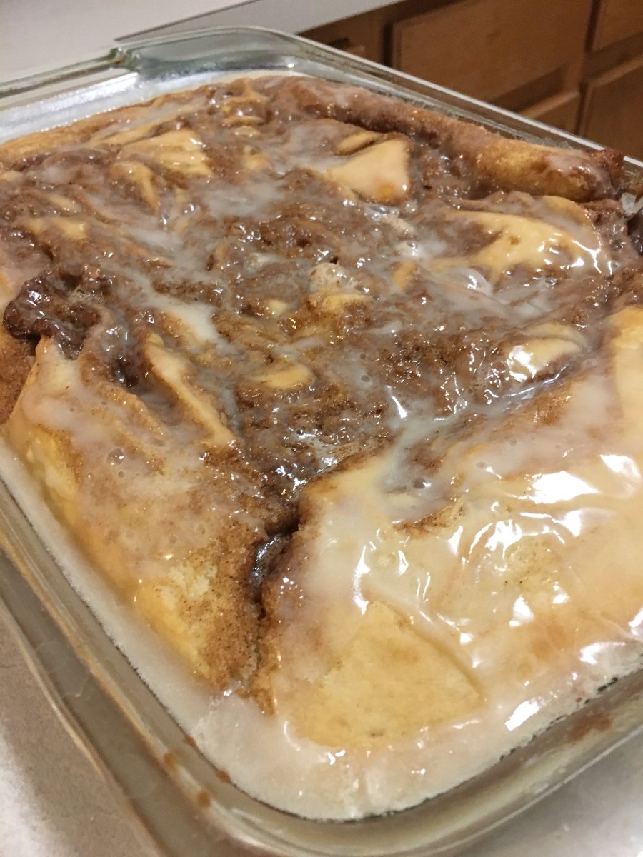 marydblanchard's tweet photo. Cinnamon roll cake for week 6 πTime to keep our winning streak going and #BEATOREM https://t.co/76203fnXkJ