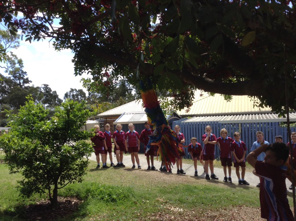 mrgaleasclass's tweet photo. Fun with a Piñata on the last day of school. https://t.co/n5sTvTGAx8