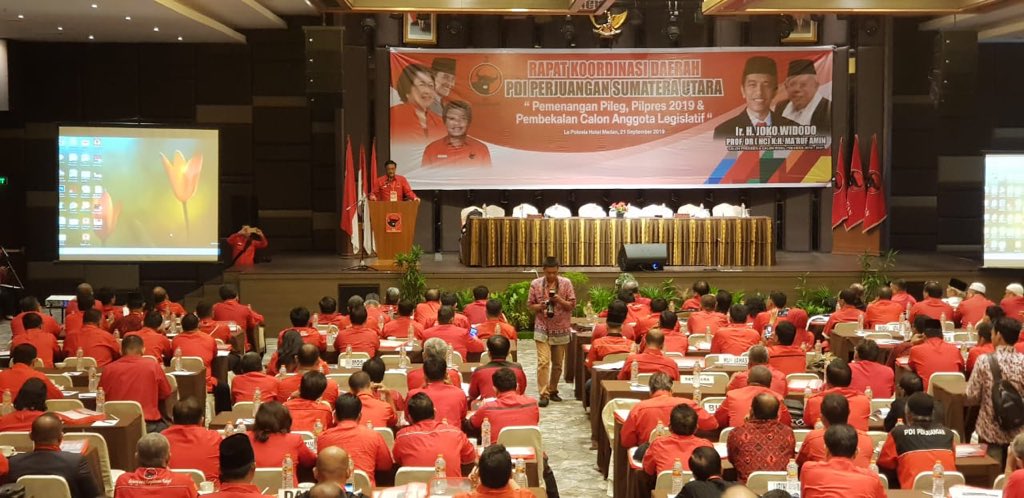 SiharSitorus's tweet photo. Selamat melaksanakan Rakorda PDI-Perjuangan dalam rangka mempersiapkan pelaksanaan Pilpres dan Pileg 2019. Pertemuan ini sekaligus membekali kader anggota partai yang mencalonkan diri sebagai anggota legislatif 2019.
#AtributMil3nialPDIP
#PDIPerjuanganM3nang
#2019JokowiMarufAmin https://t.co/ib238tB43I