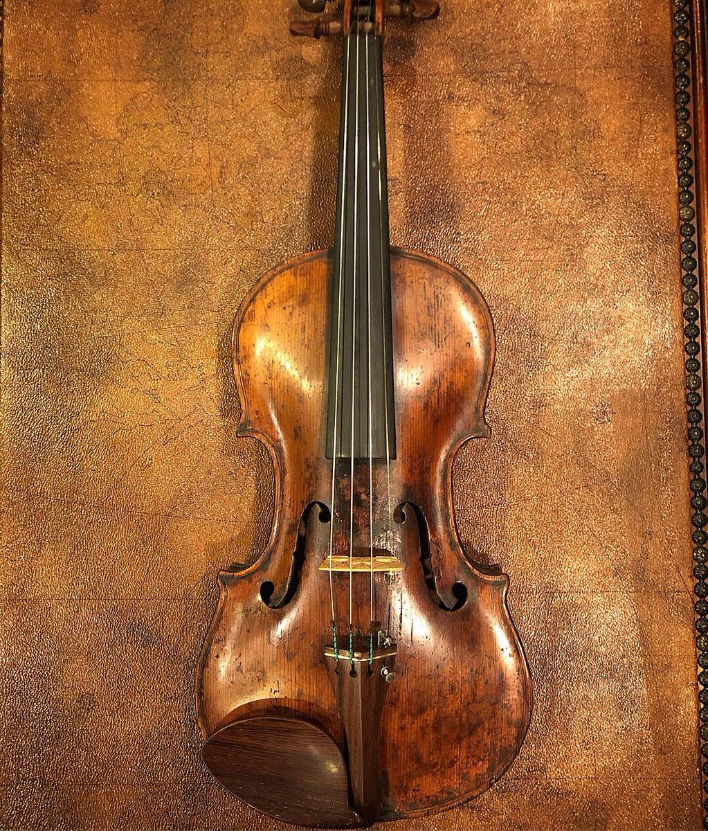 NoMamesSir's tweet photo. So happy i got my violin restored with @antoniostrad 🙌 thank you for the beautiful work https://t.co/ZnSIRWX2qE