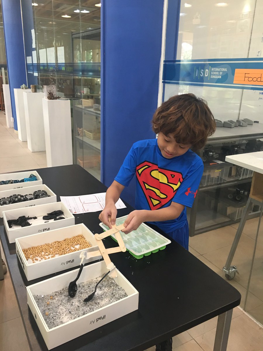 eab68's tweet photo. #ISDwow G4 Ss moved on to the testing Phase of the #designcycle today. How did the bird beaks hold up? Love it when Reflection takes a life of its own! @curious_machine #curiositymachine #STEM2018 #ISSedu https://t.co/FmuY0FnhAe